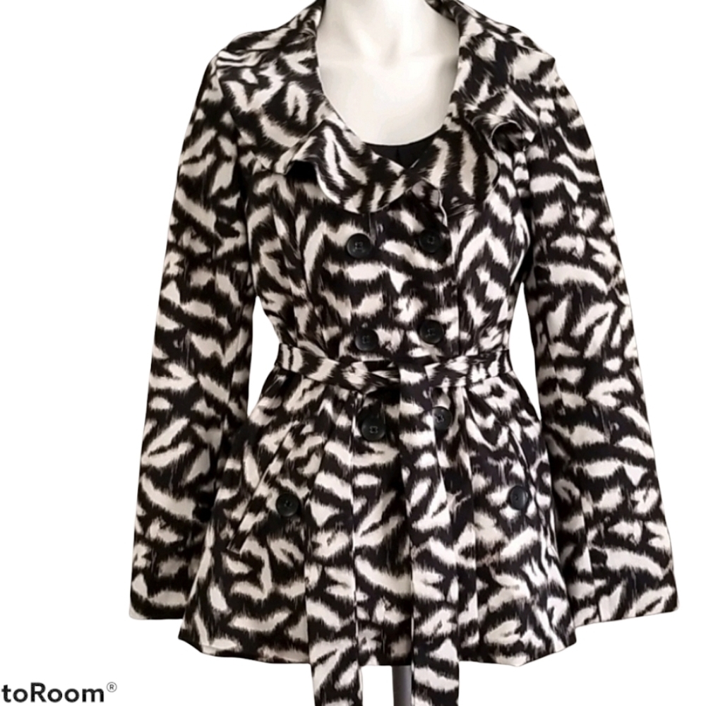 Darjoni Animal Print button/belt short Trench Coat